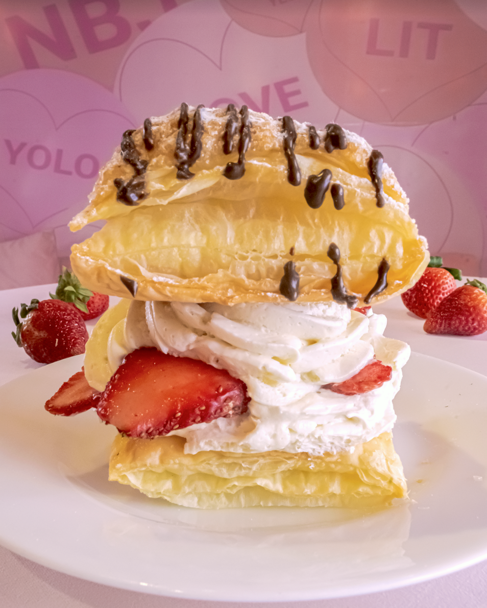 CHOCO STRAWBERRY CREAM PUFFS