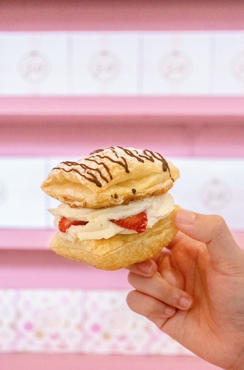 CHOCO STRAWBERRY CREAM PUFFS